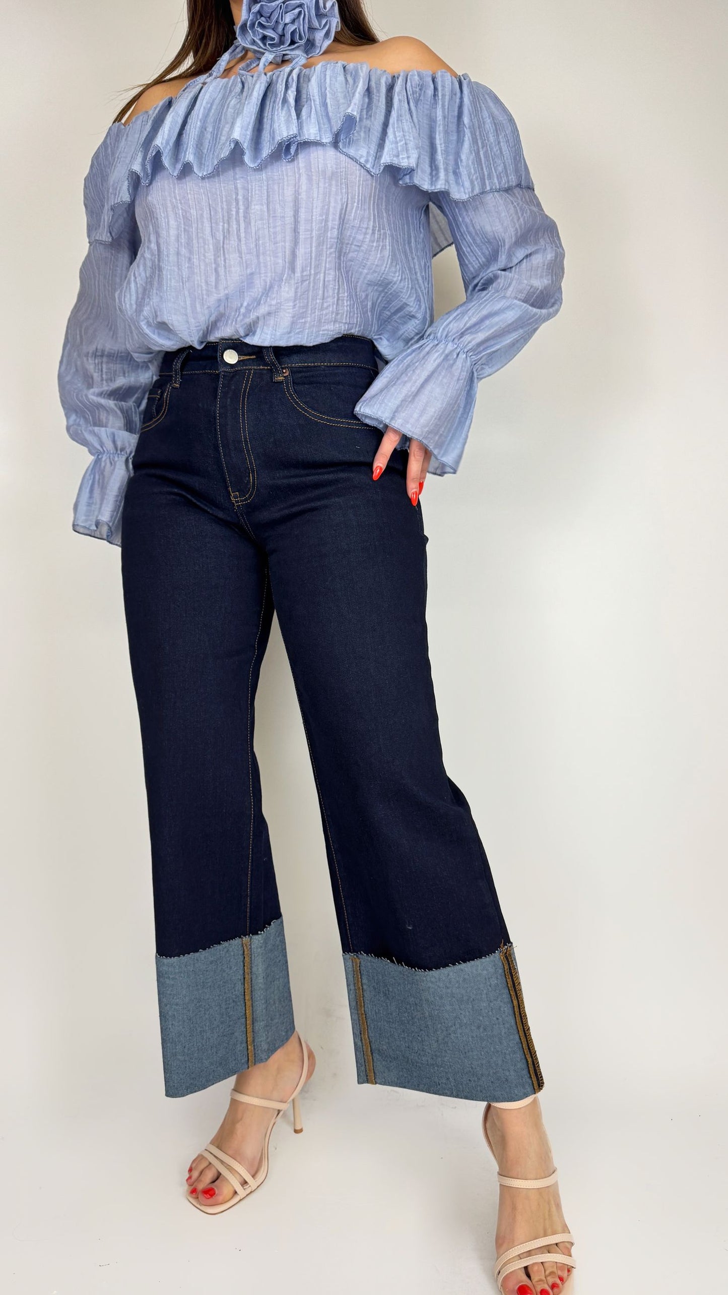 Jeans scuro con piegone alto