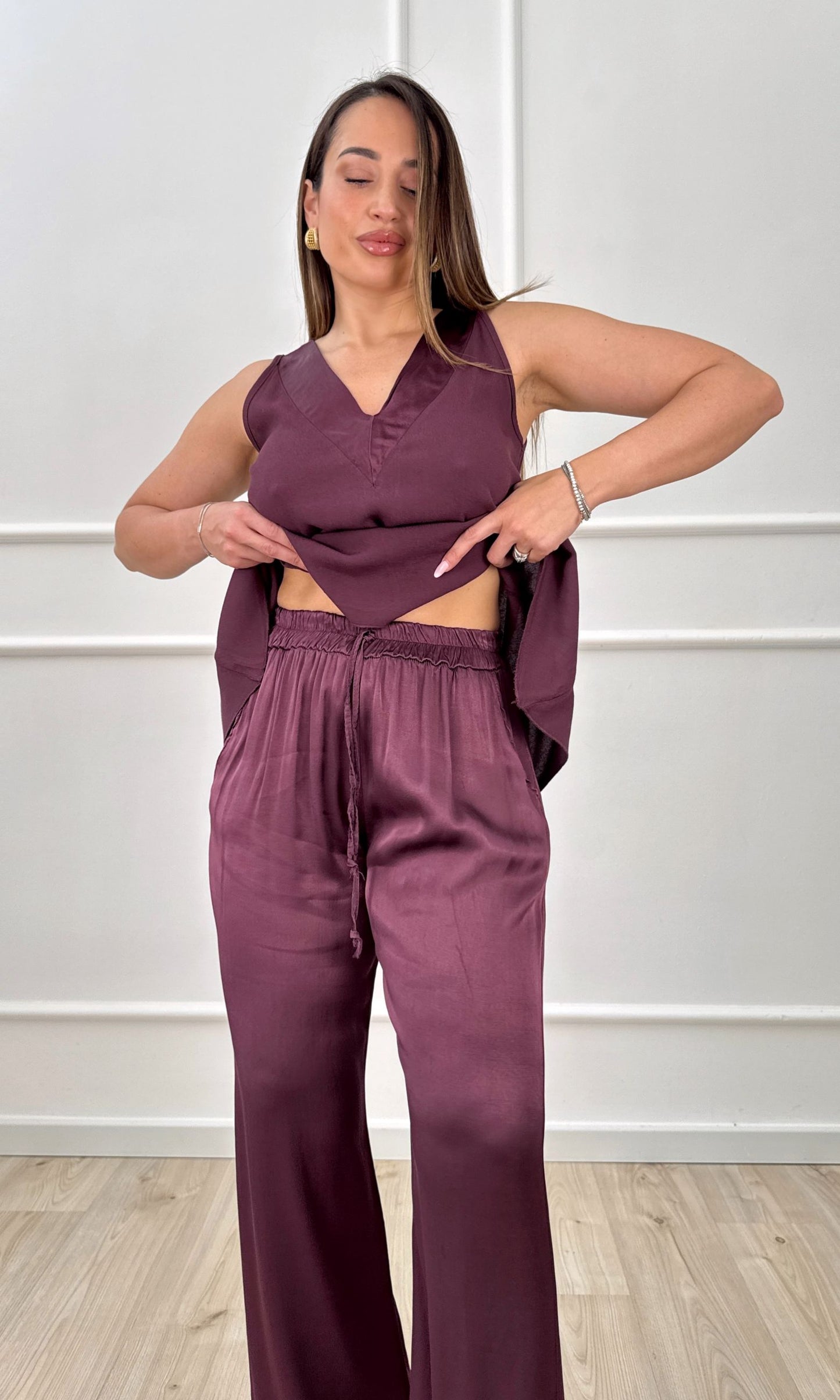 Completo in satin prugna