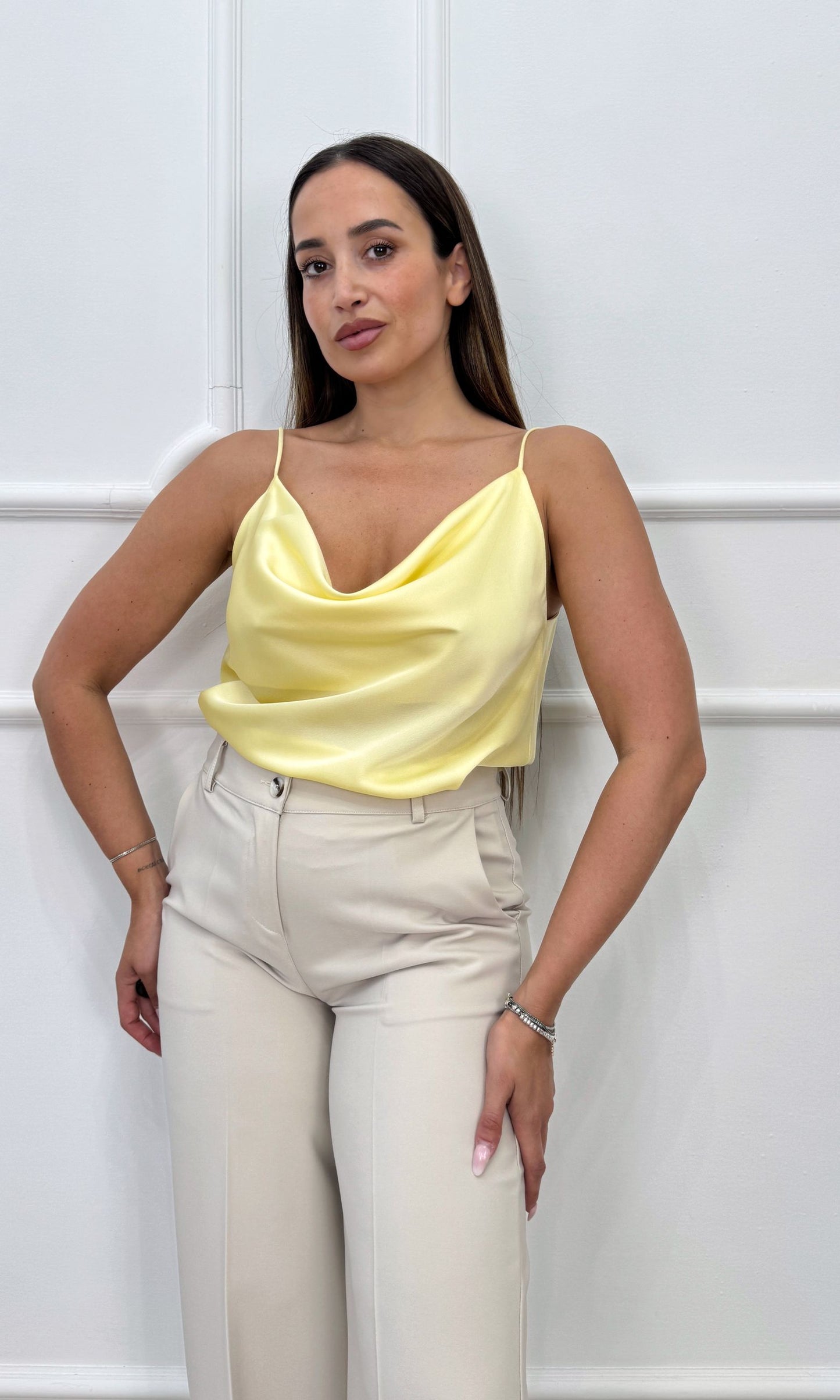 Top in satin scollo morbido