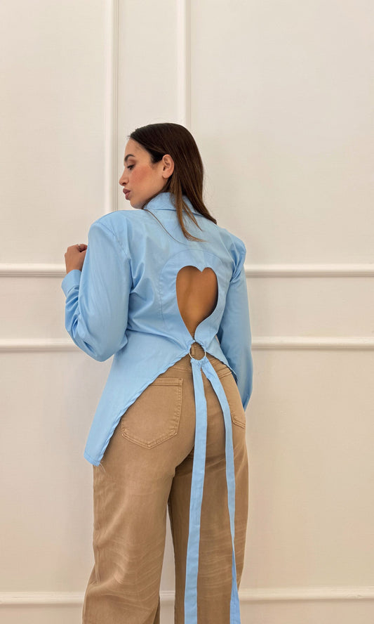 Camicia aperta dietro 'Love'