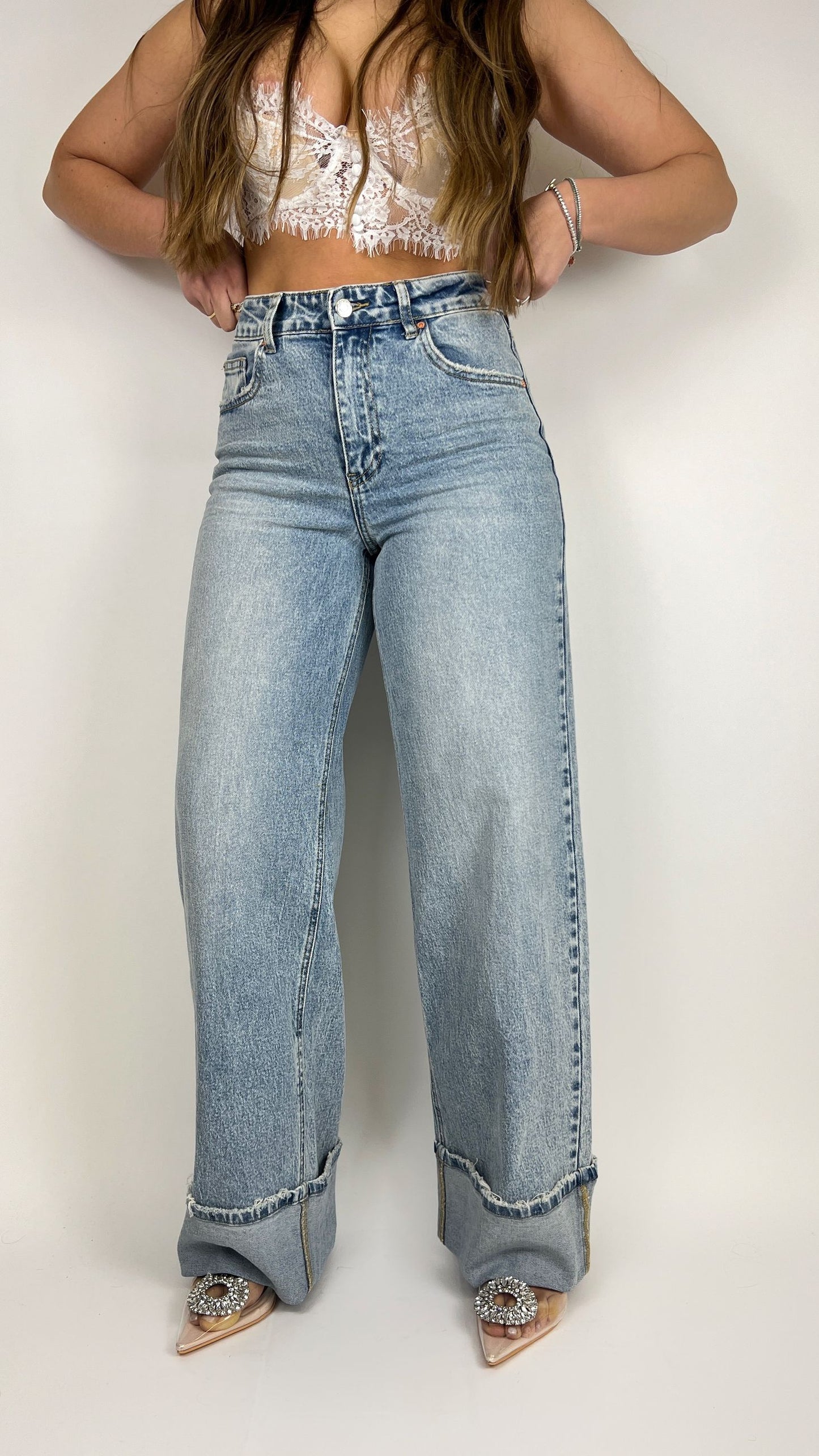 Jeans chiaro con piegone