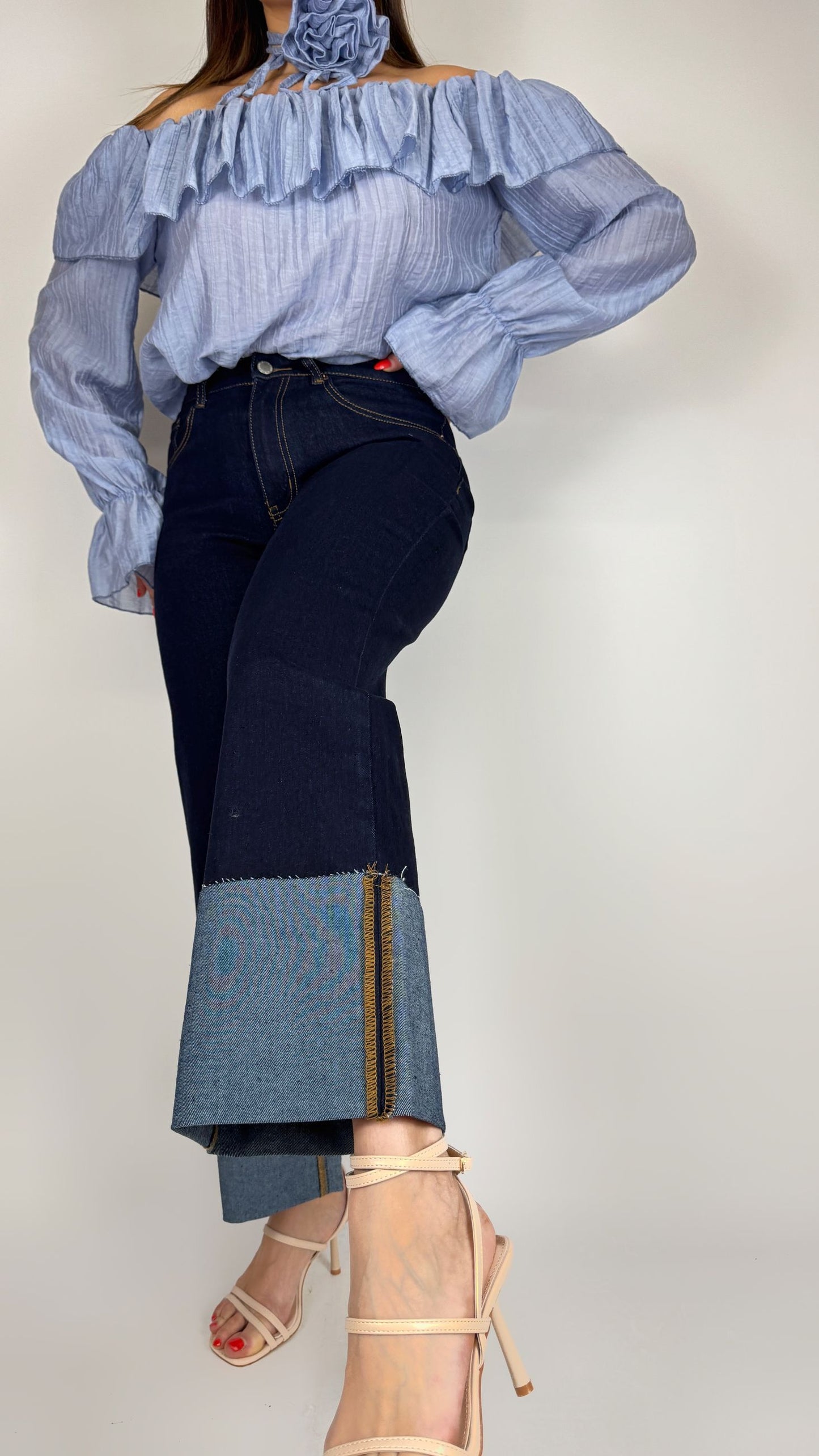 Jeans scuro con piegone alto