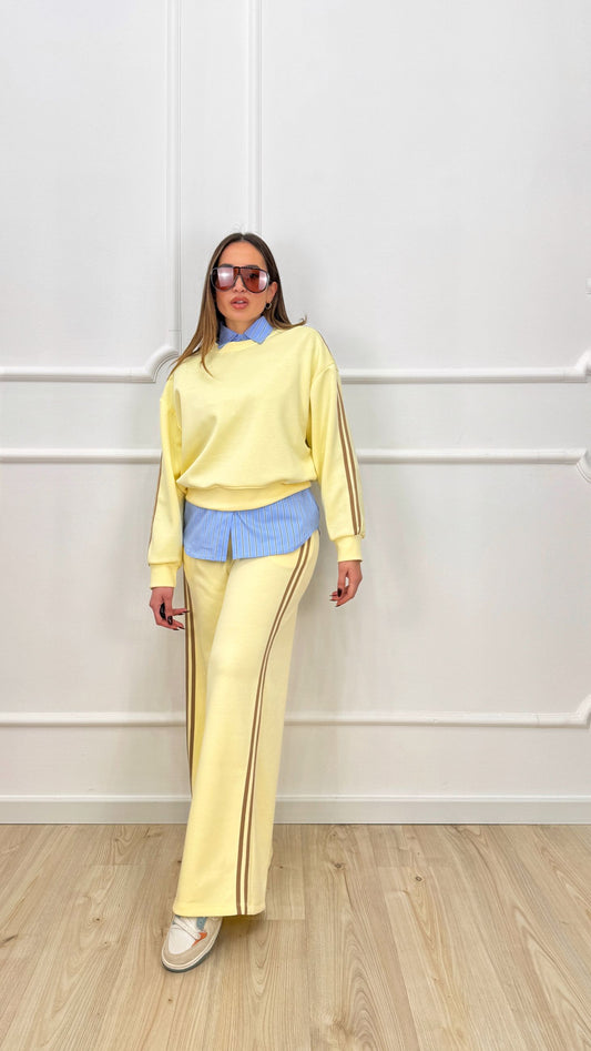 Completo di tuta con bande laterali