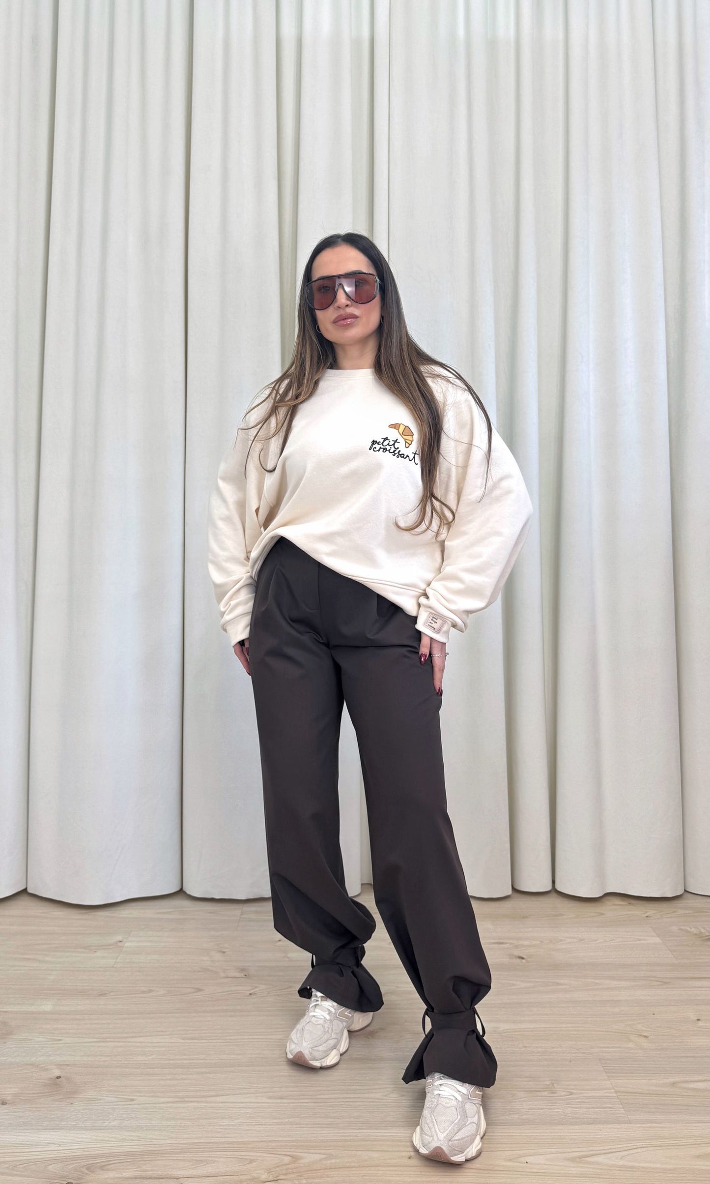 Pantalone con fibbia alla caviglia