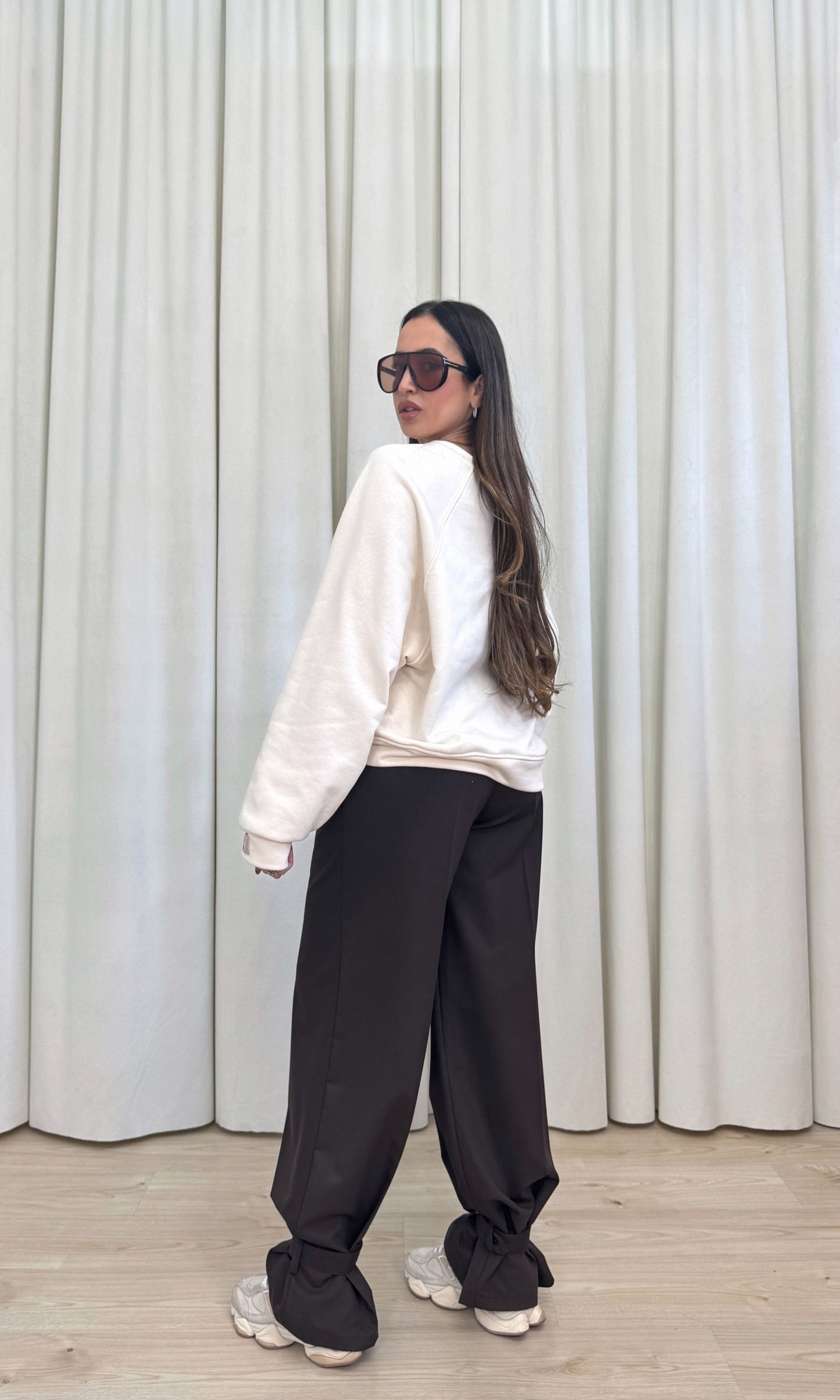 Pantalone con fibbia alla caviglia