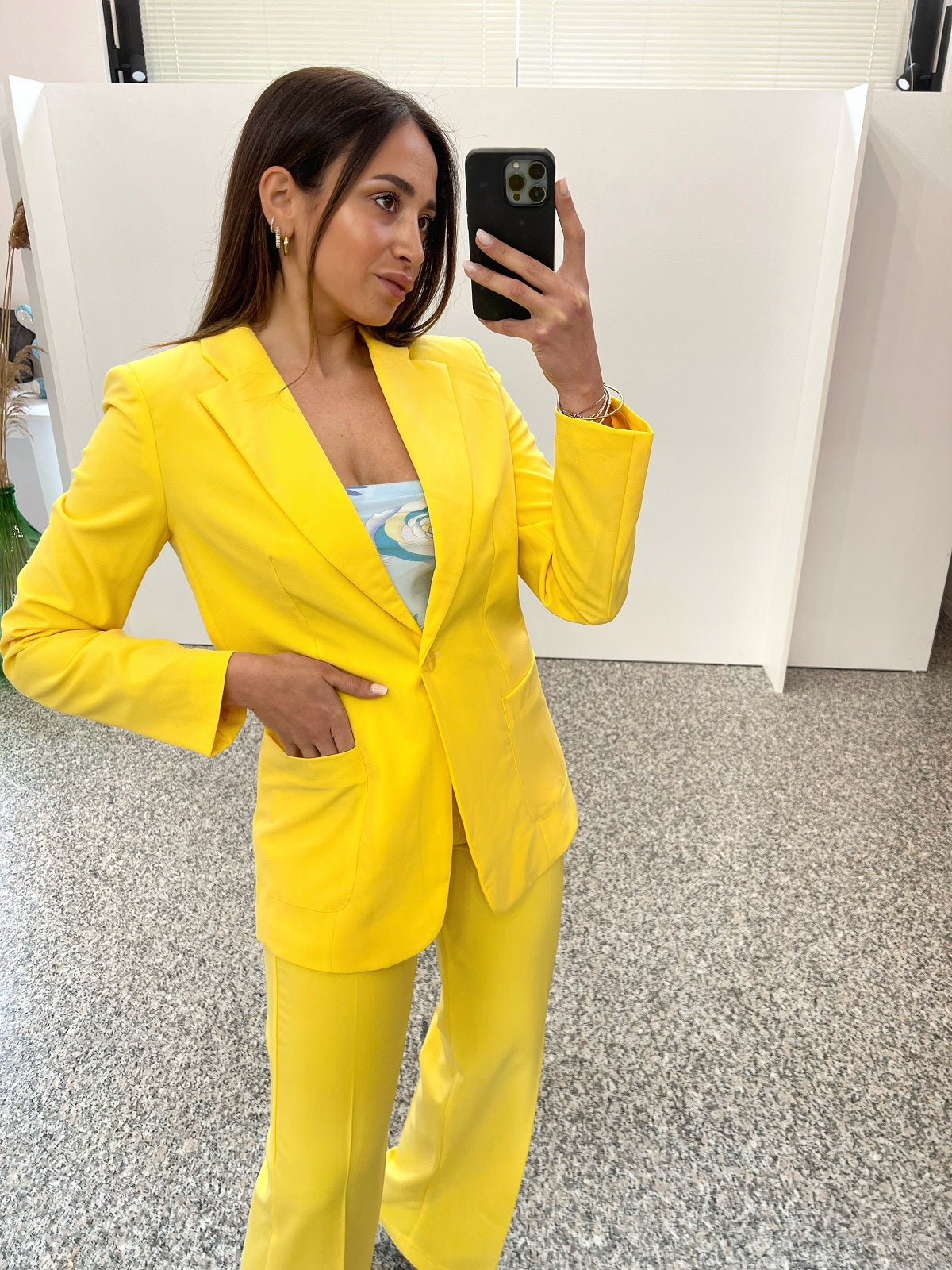 Tailleur monopetto giallo