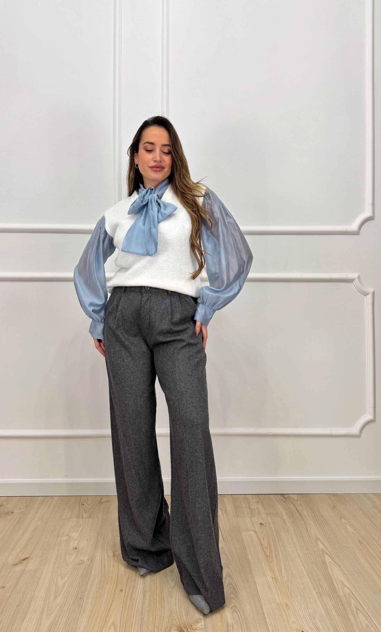 Pantalone con pences in lana