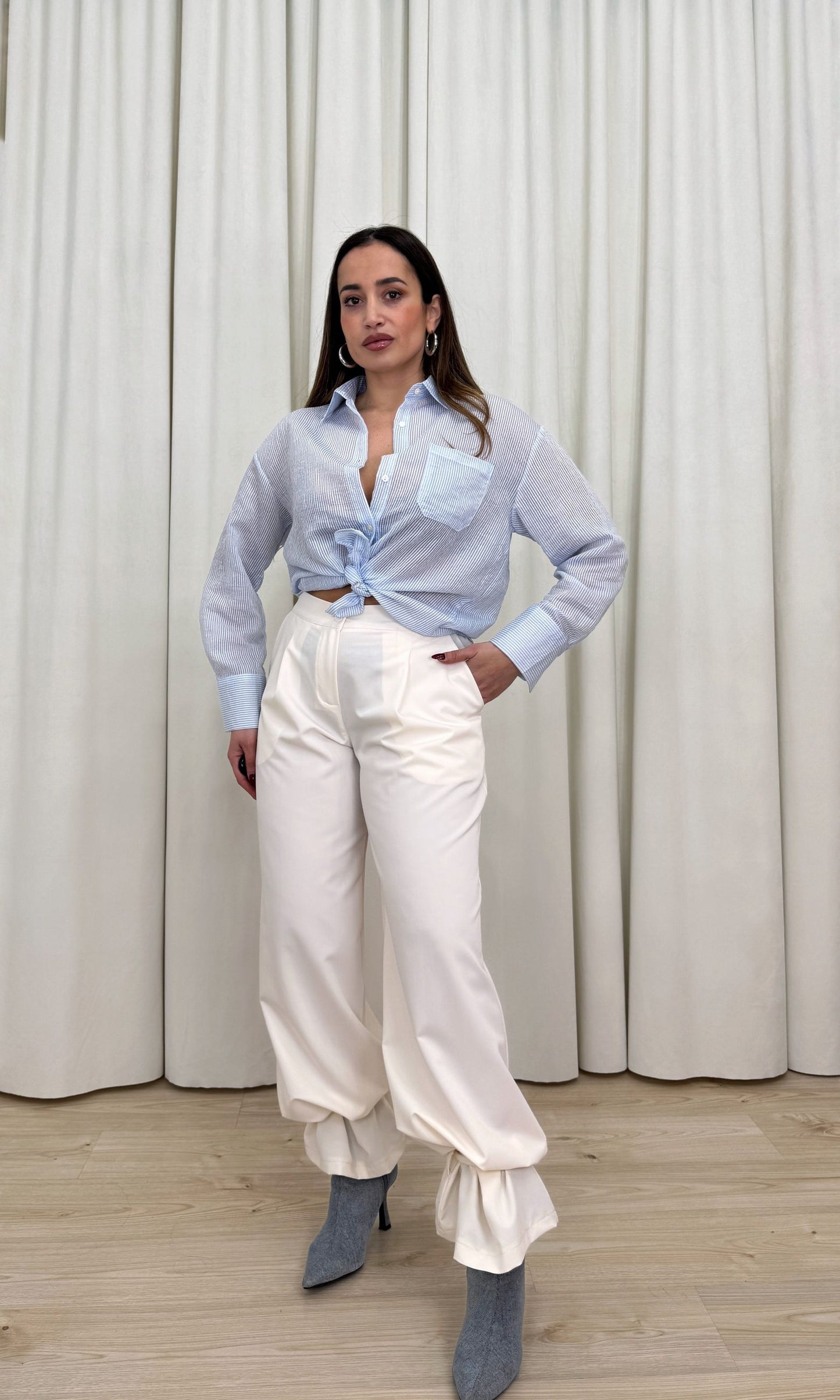 Pantalone con fibbia alla caviglia