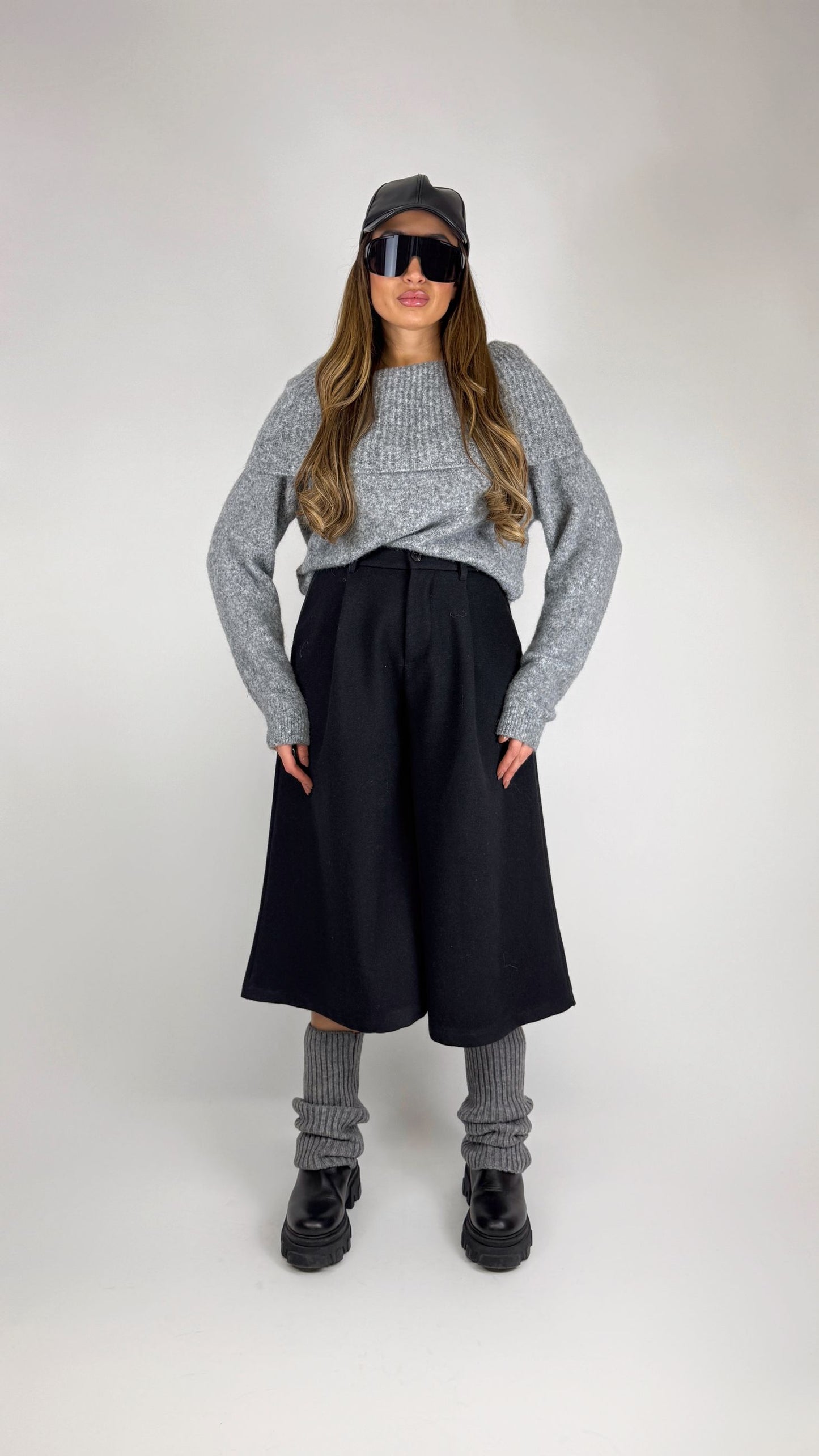 Bermuda in panno nera