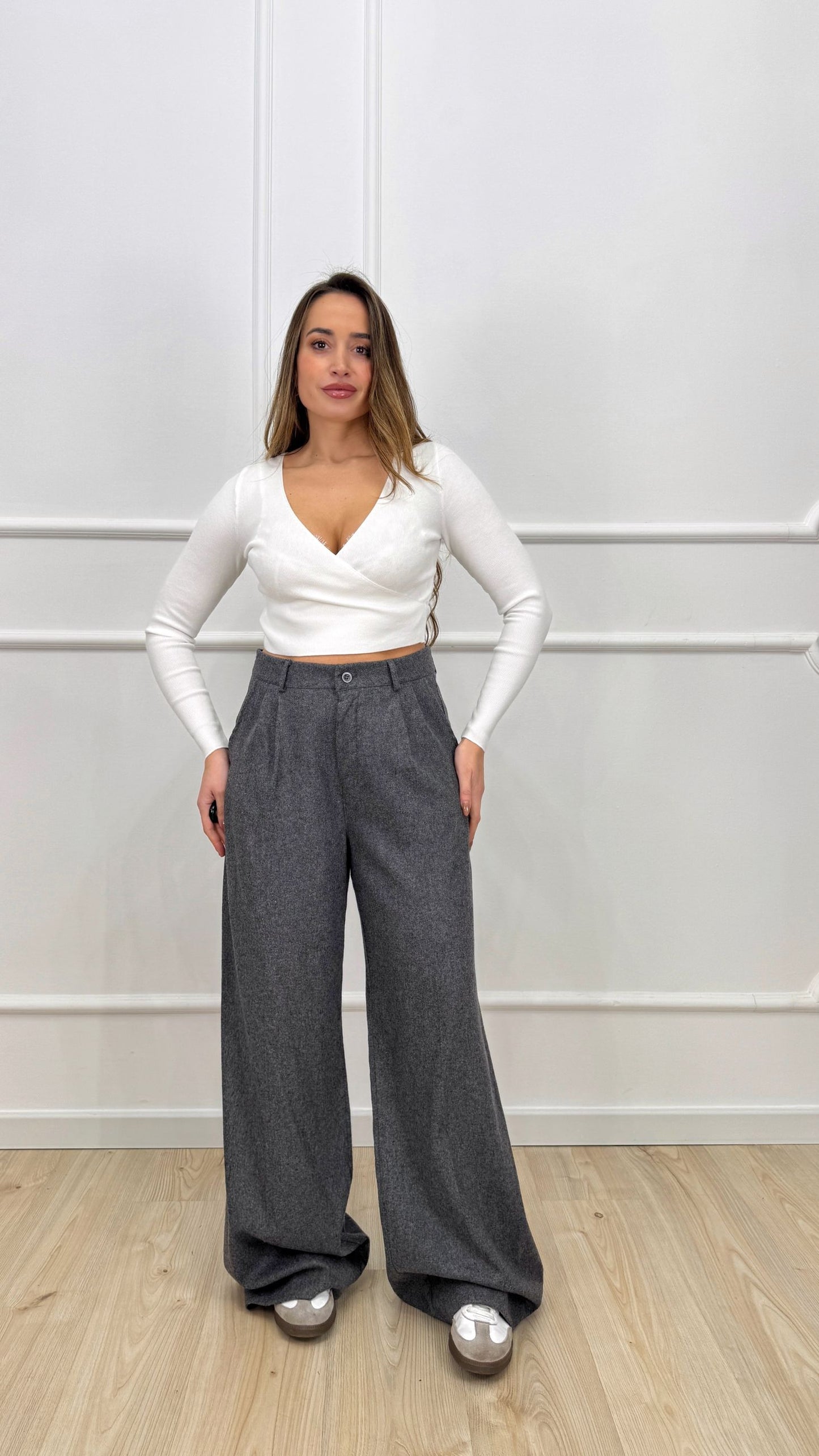 Pantalone con pences in lana