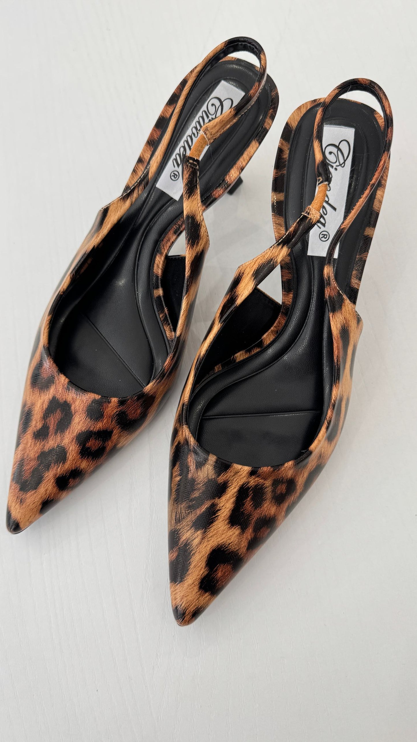 Décolleté slingback leopardate