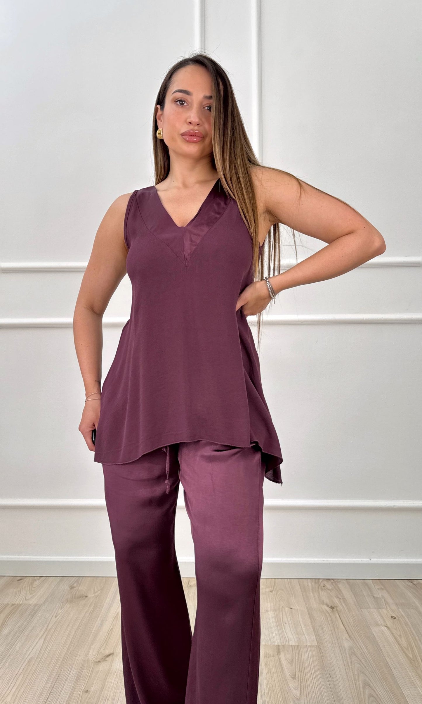 Completo in satin prugna