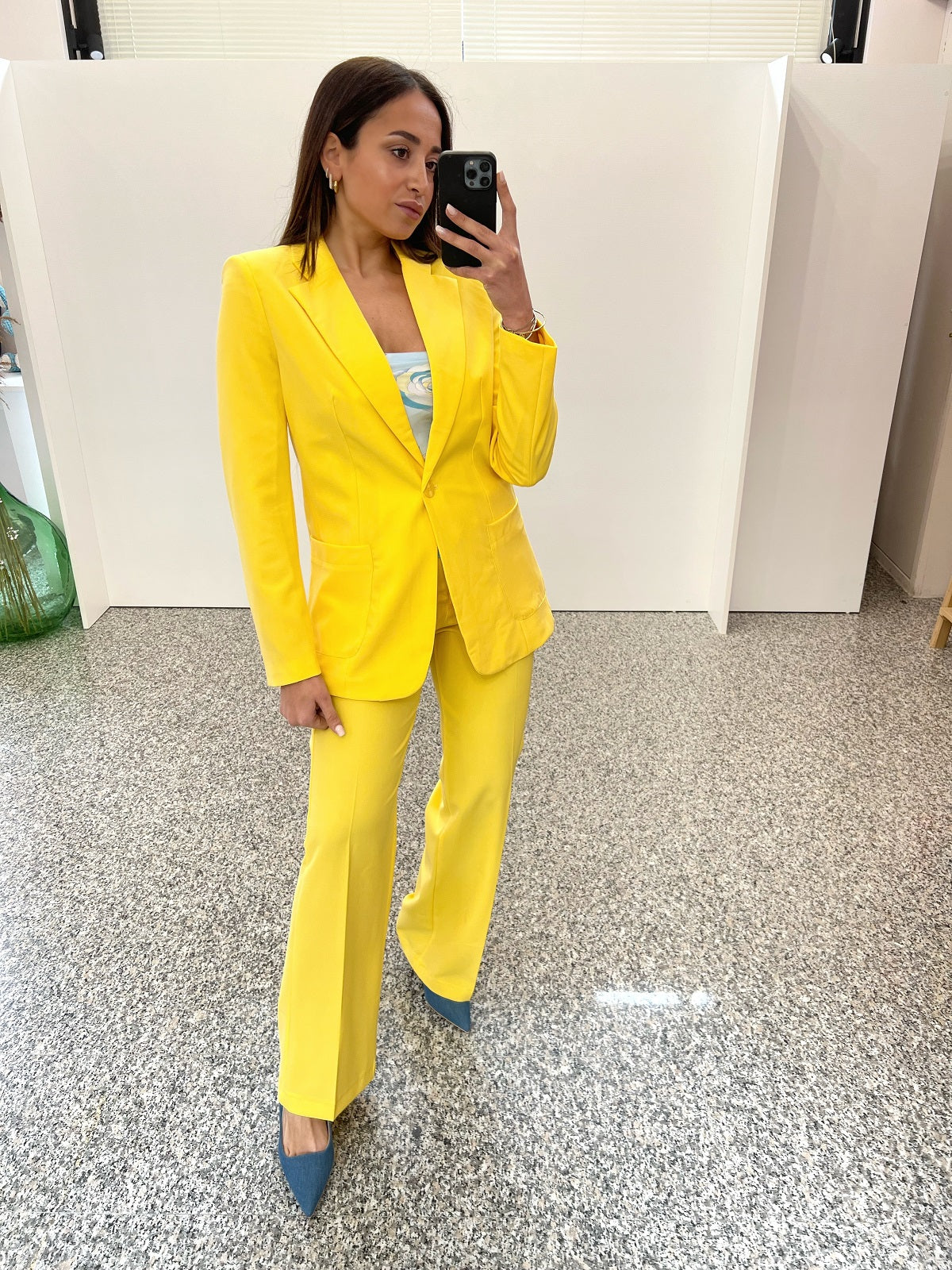 Tailleur monopetto giallo