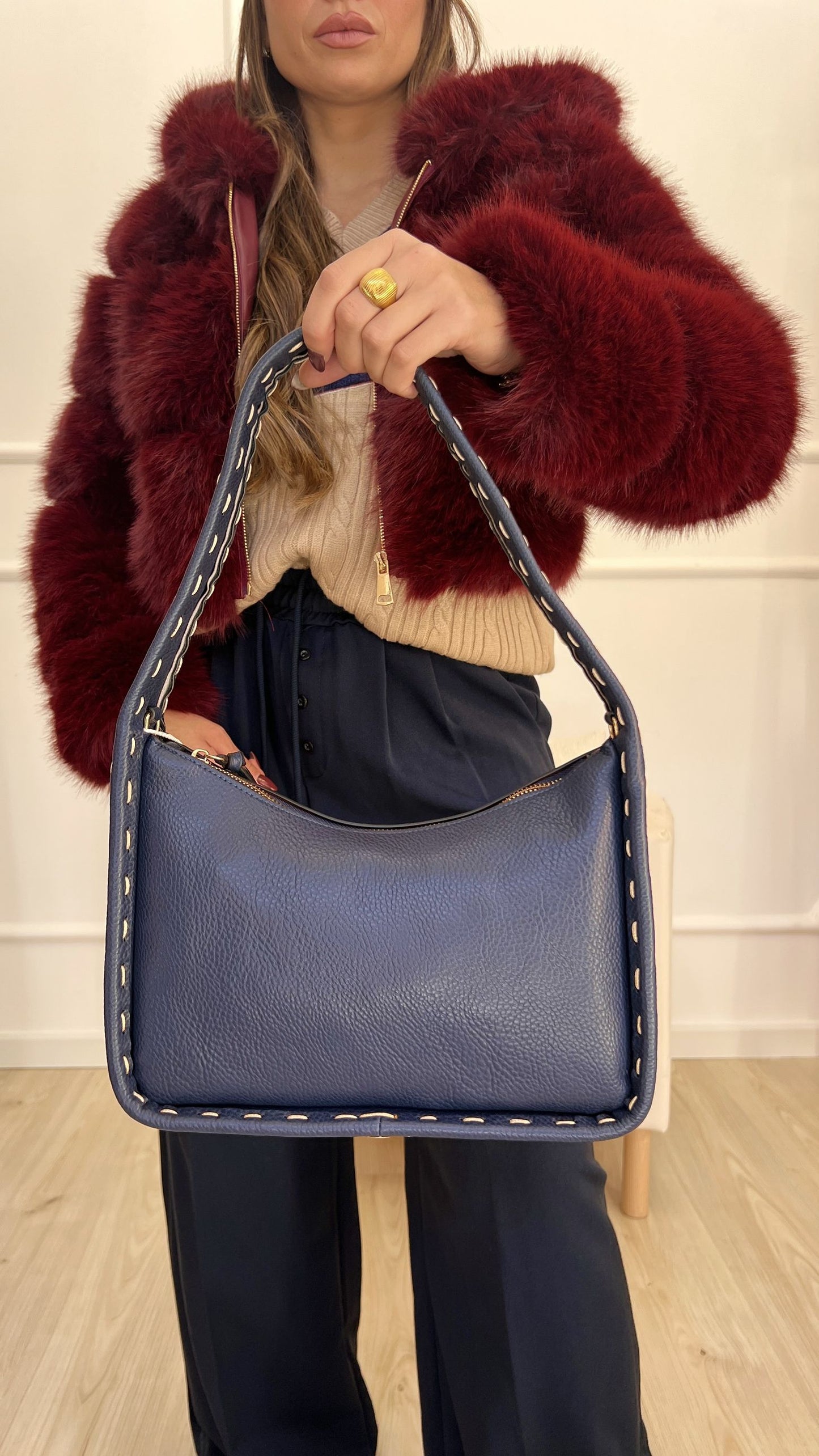 Borsa con impunture blu