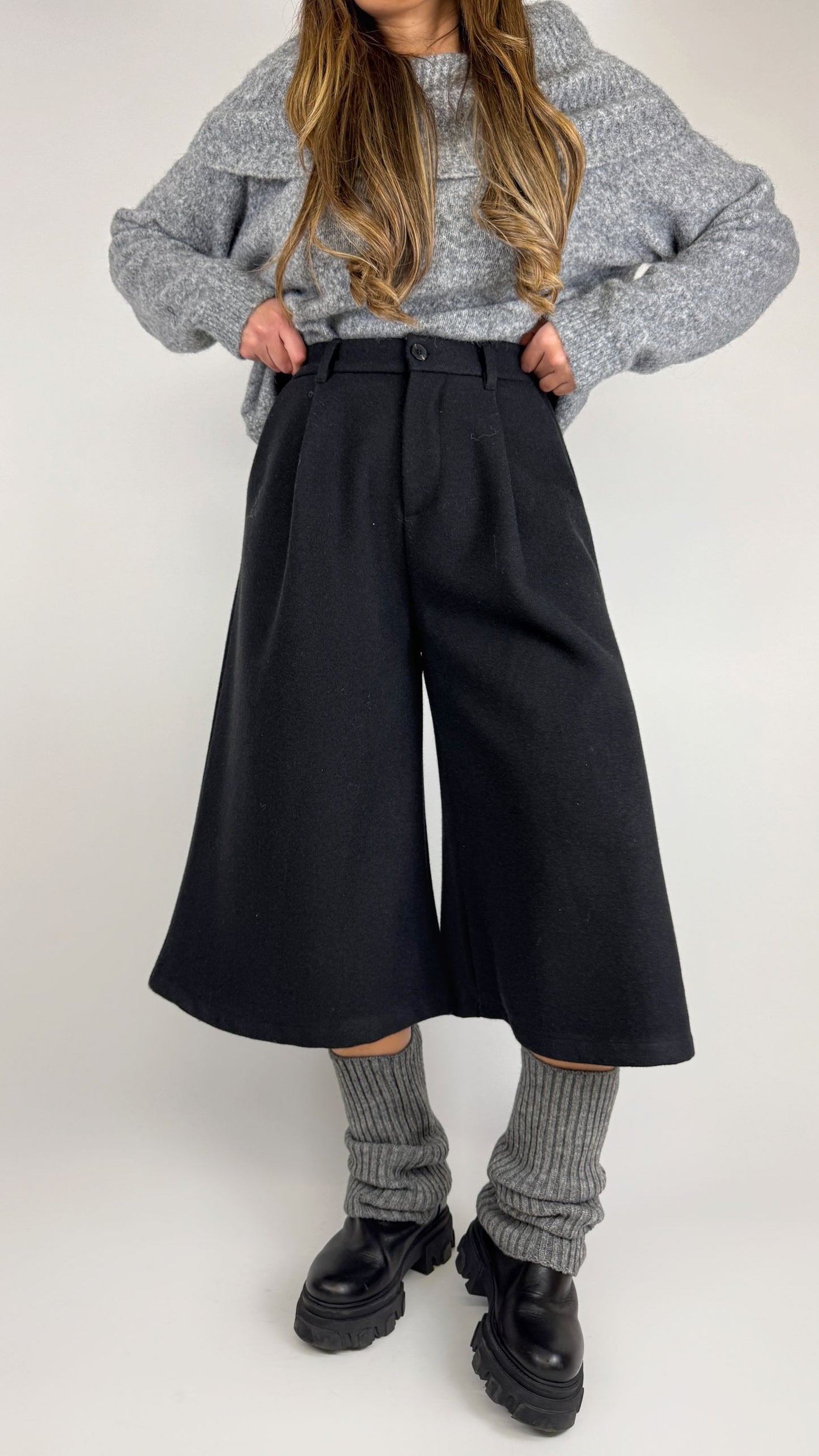 Bermuda in panno nera