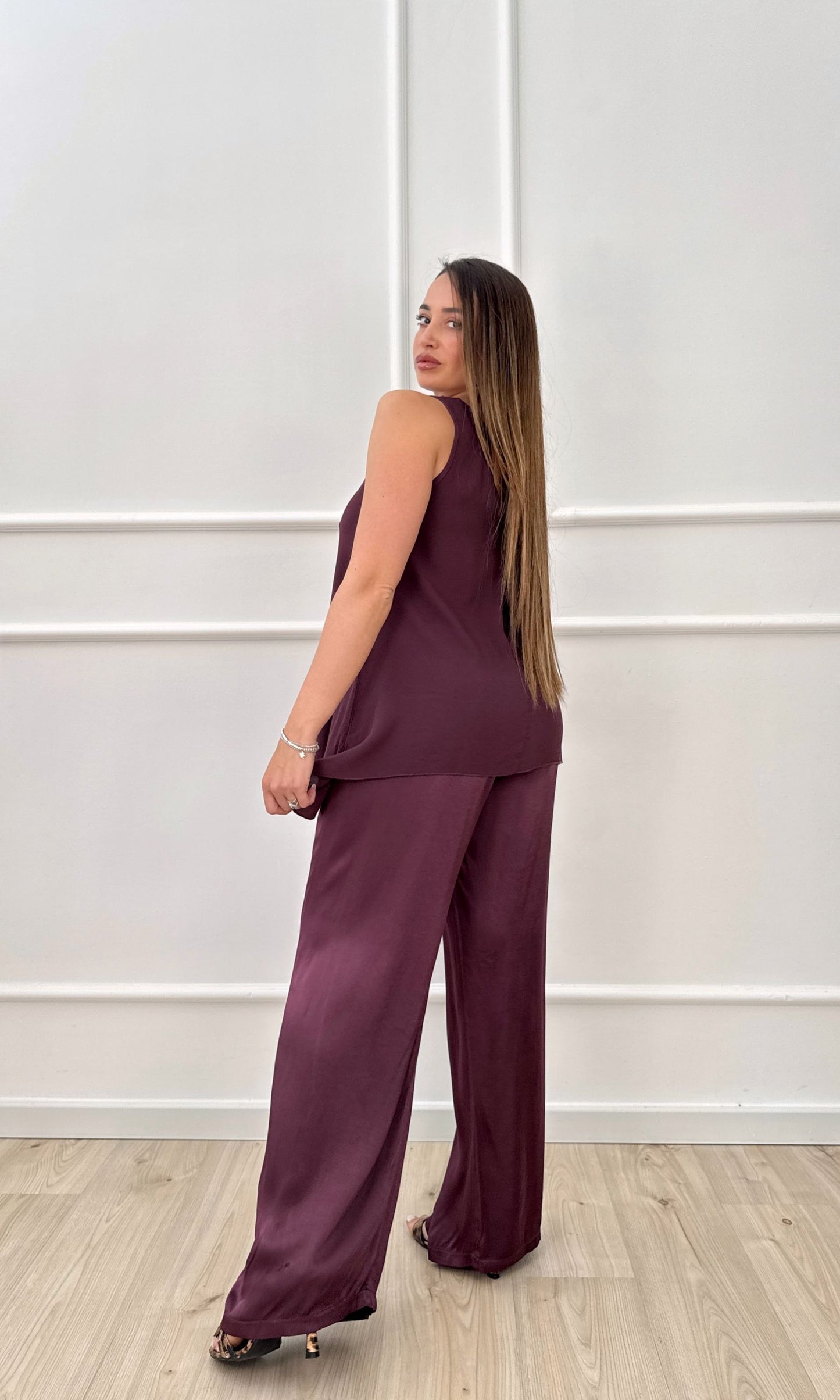 Completo in satin prugna