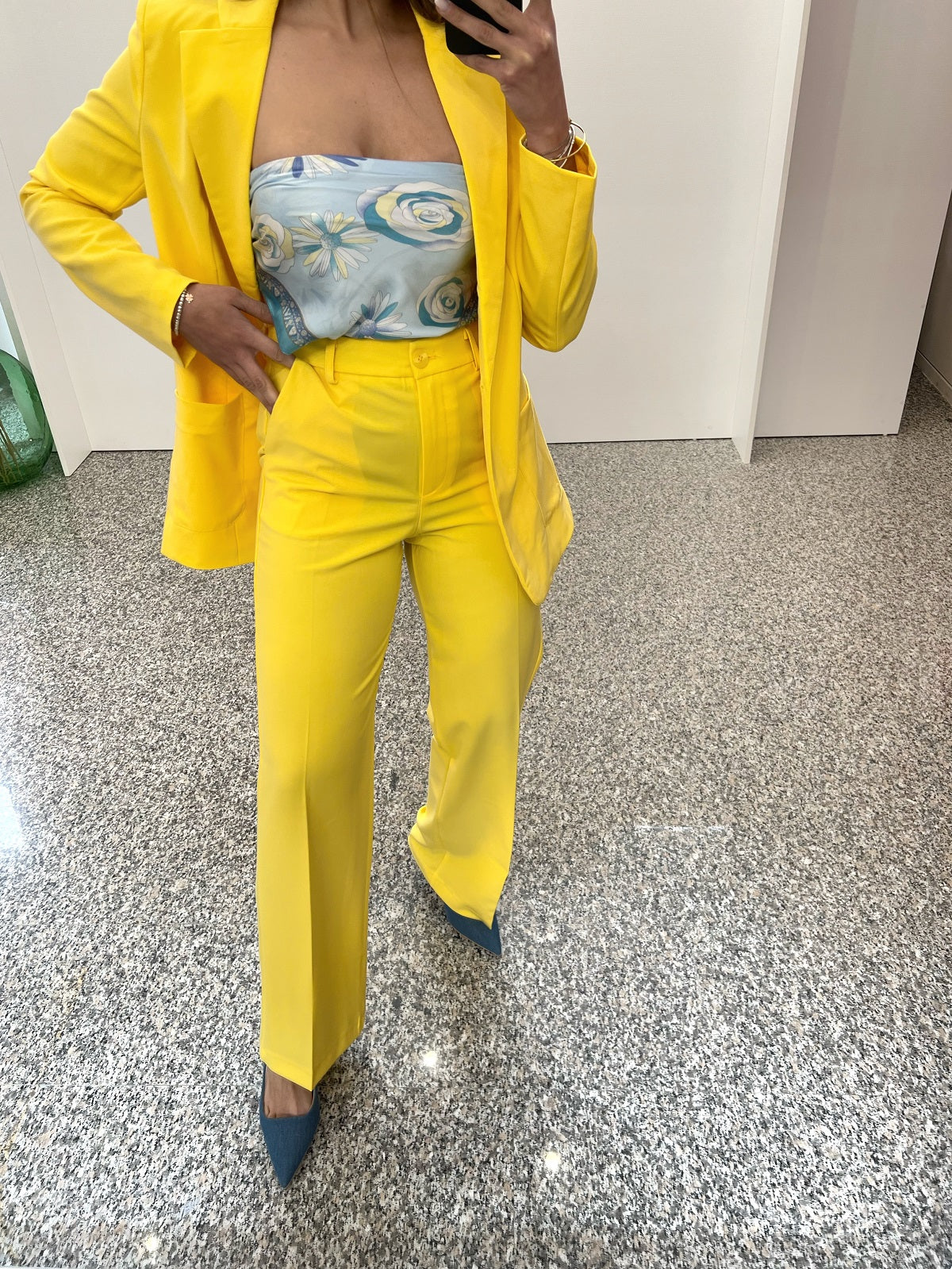 Tailleur monopetto giallo