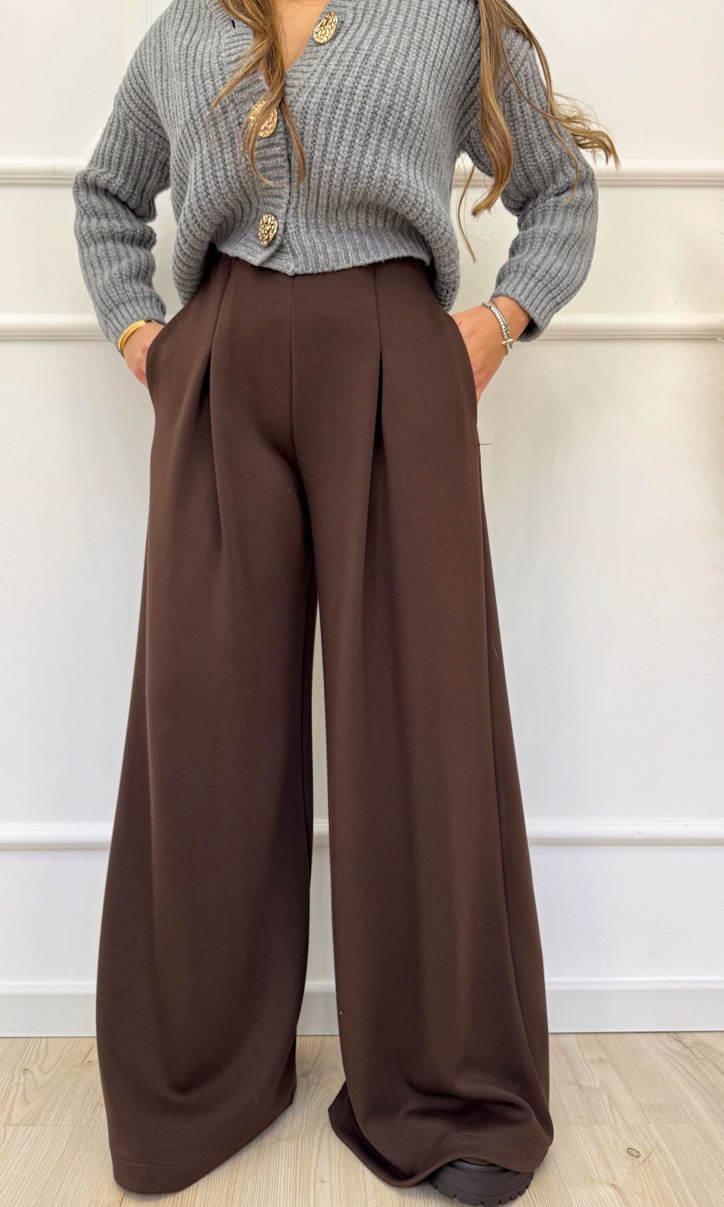 Pantalone modello tuta marrone