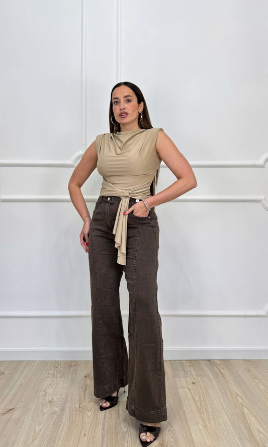 Jeans marrone con doppio bottone