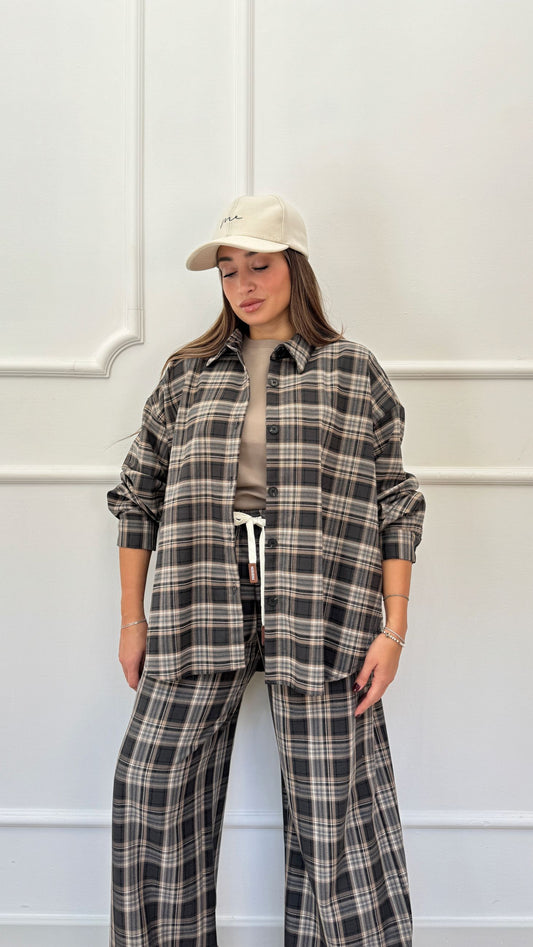 Camicia over a quadri