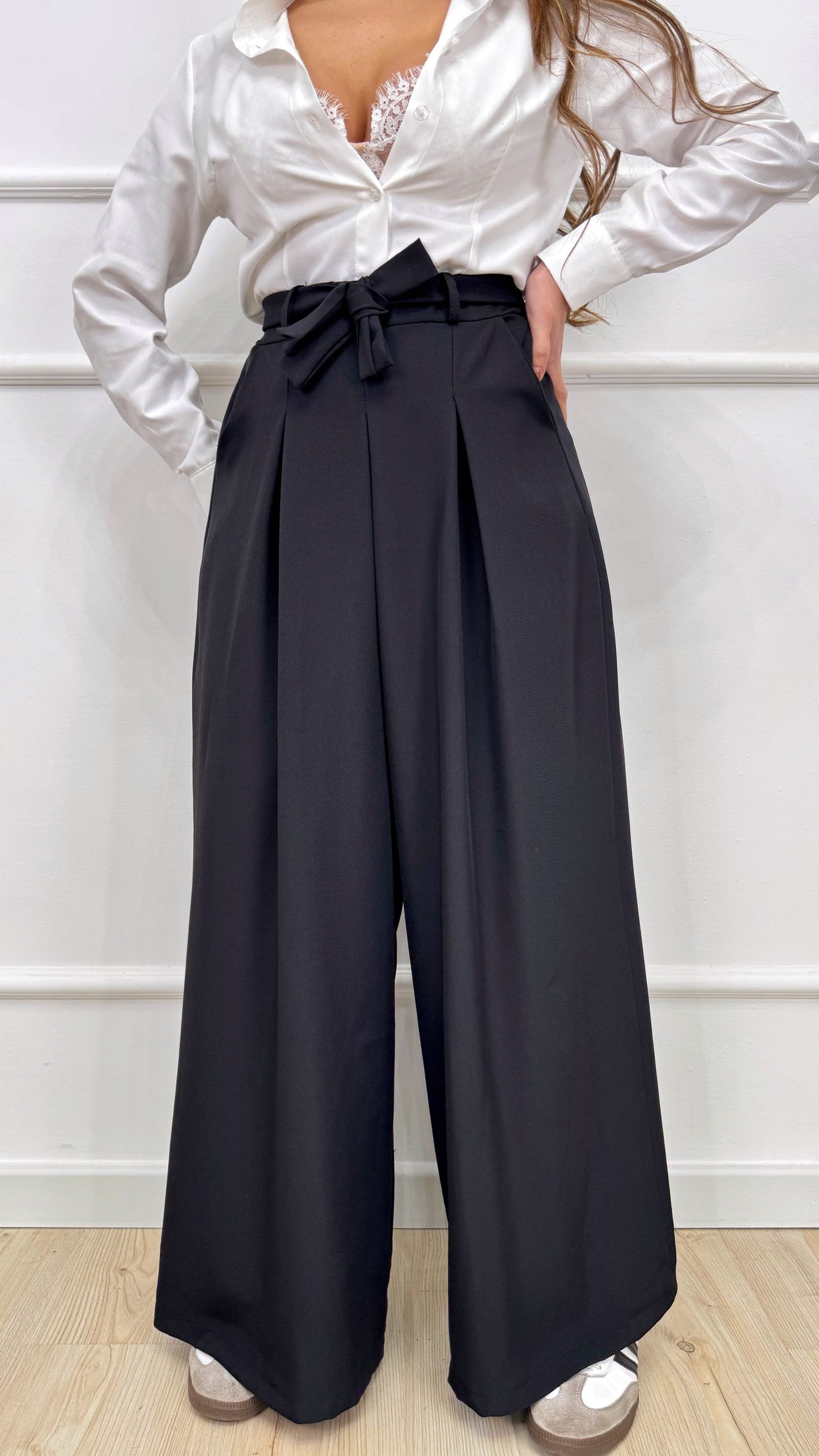 Pantalone palazzo con fiocco